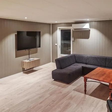 4 Bedroom Beautiful In Limingen