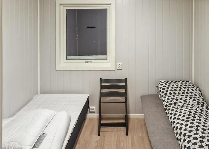 4 Bedroom Beautiful In Limingen Vakantiehuis *